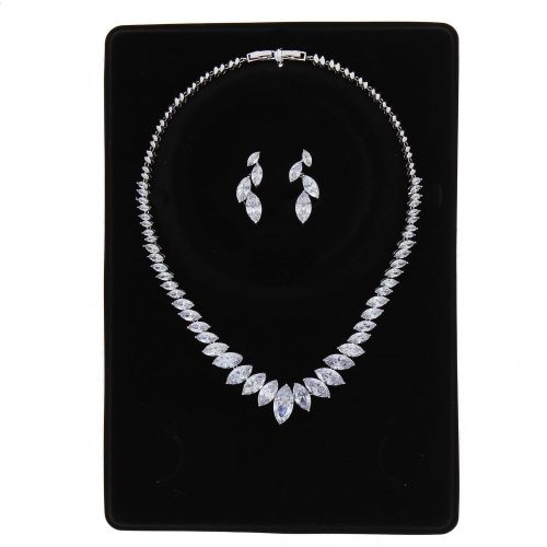 Parrure Necklace and Earrings Kaled